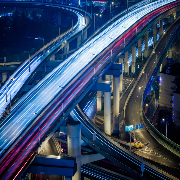 Verkehr in der Nacht, Shanghai China. - Foto, Bild