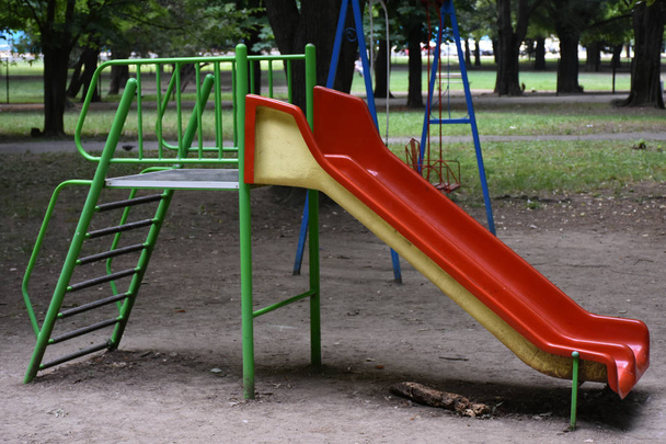 belo parque infantil no parque - Foto, Imagem
