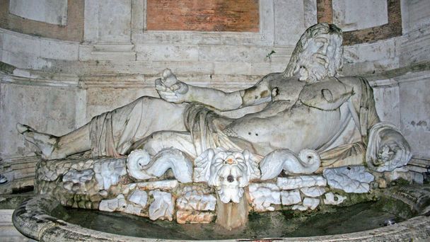 Статуя Римський Бог воді Нептуна. У грецькій міфології, Посейдона - Фото, зображення