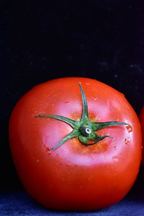 mehukas ja kypsä tomaatti, - Valokuva, kuva
