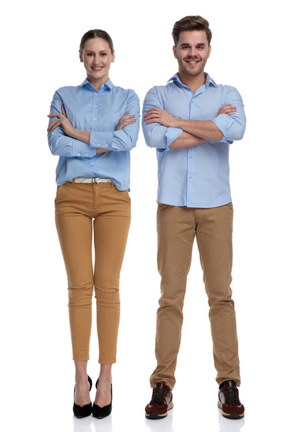 full body picture of a confident casual couple, holding hands crossed on white background - Foto, immagini