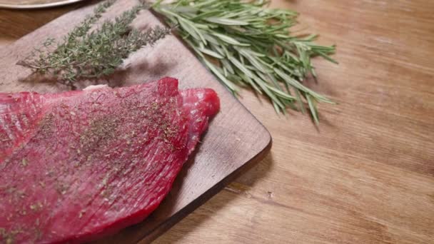 Slowly revealing a fresh raw chunk of meat on an aged wooden board - Кадры, видео