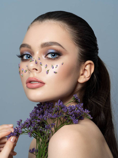Portrait of young woman with beautiful makeup - Zdjęcie, obraz