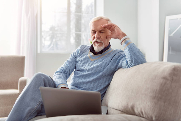 Handsome elderly man surfing Internet on laptop - Foto, Bild