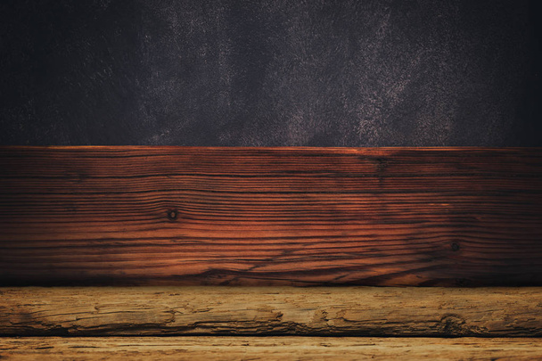 Vecchio tavolo in legno di quercia e parete di sfondo
. - Foto, immagini