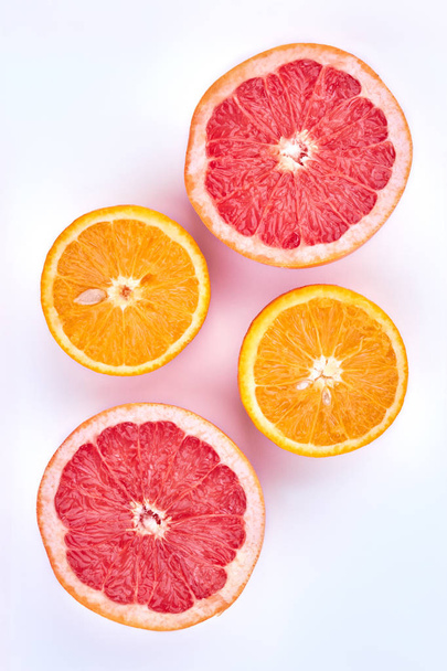 グレープ フルーツとオレンジ、上面をスライス. - 写真・画像