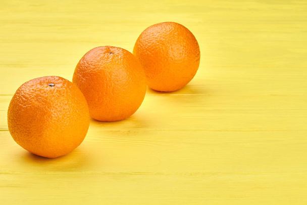 Frutas frescas de naranja jugosas
. - Foto, imagen