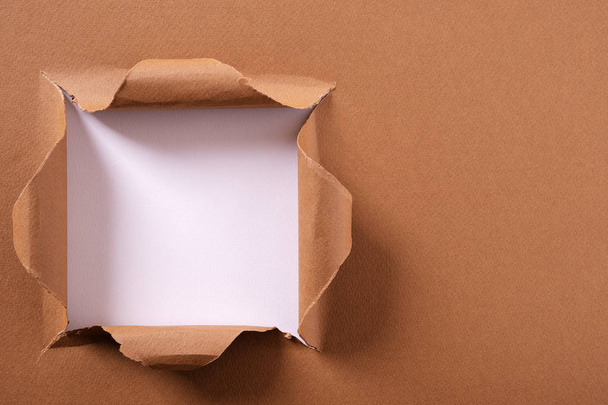 Порванная коричневая бумага квадратная рамка
 - Фото, изображение