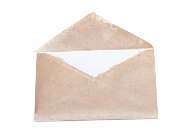 Старий відкритого конверта ізольовані на білому тлі - Фото, зображення