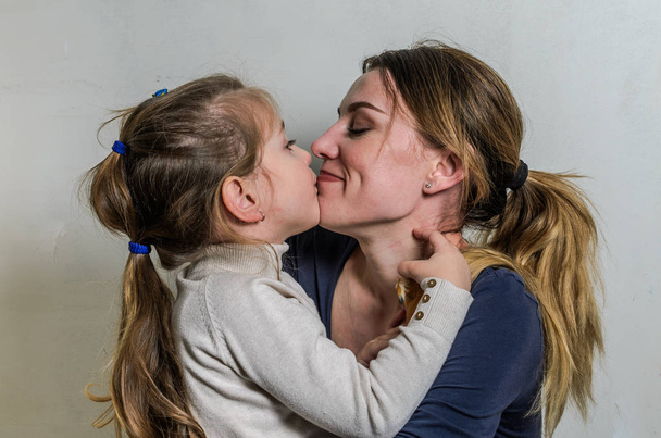 Young charming mother plays with her daughter - happy family - Photo, Image