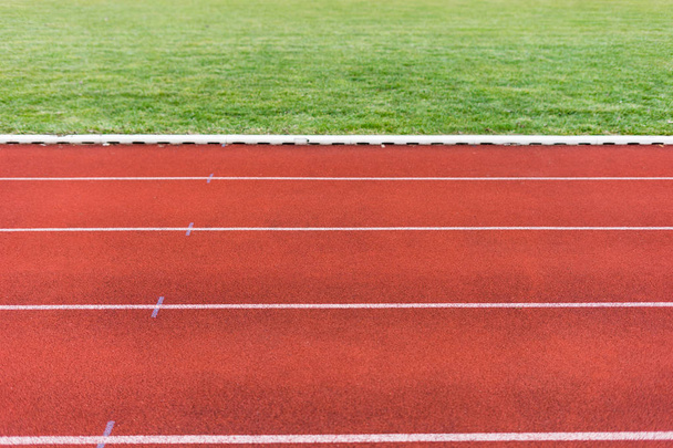 red rubber running track, outdoor sport floor - Foto, afbeelding