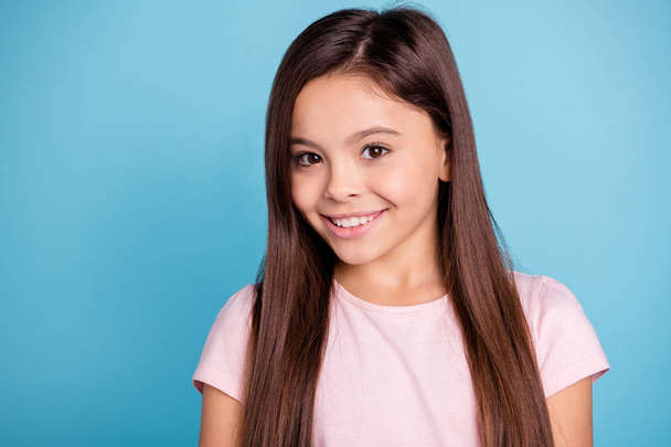 Close-up portrait of her she nice cute lovely sweet adorable well-groomed attractive cheerful cheery straight-haired brunette girl isolated over blue pastel background - Foto, imagen