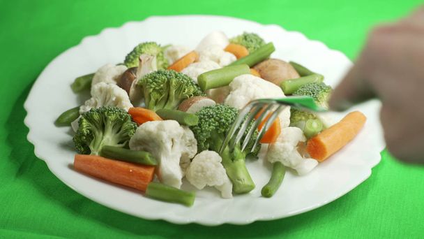 Almuerzo plato vegetariano con verduras
 - Foto, Imagen
