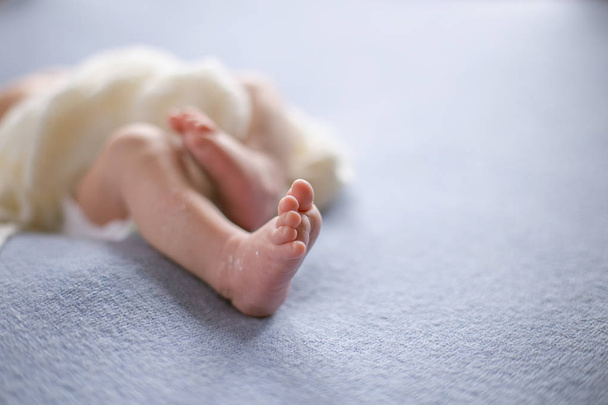 Gentle baby feet. Gentle blurred background of the feet and heels of a newborn - Zdjęcie, obraz