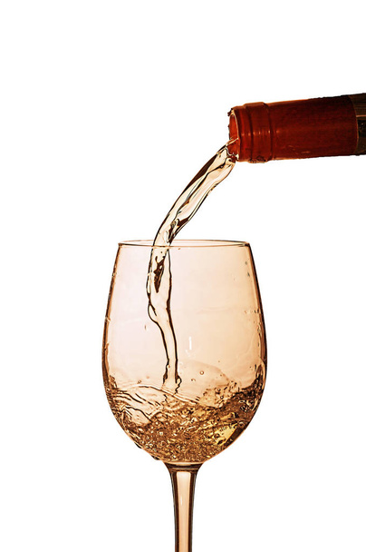 Kaadan valkoviiniä. Viinin kaataminen lasiin
 - Valokuva, kuva