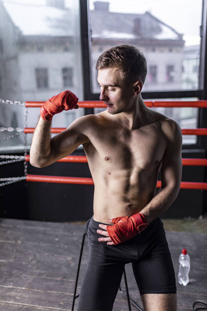 Boxer Man in Ring - Foto, imagen