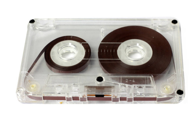 Аудіо ретро вінтажна касетна стрічка ізольована на білому стилі 80-х років
 - Фото, зображення