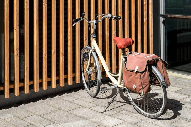City bike symbol, Women's urban bike with bags ready to go to work - Zdjęcie, obraz