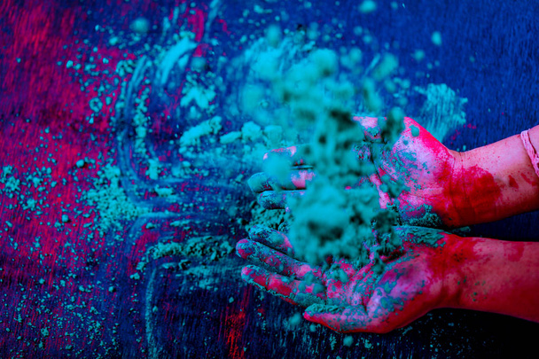 Color in hand , Indian Festival Holi - Fotoğraf, Görsel