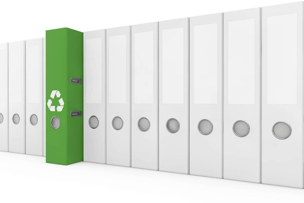 Wiersz biały spoiwa folderów i zielonych jednym z recyklingu znak na białym tle. renderowania 3D  - Zdjęcie, obraz