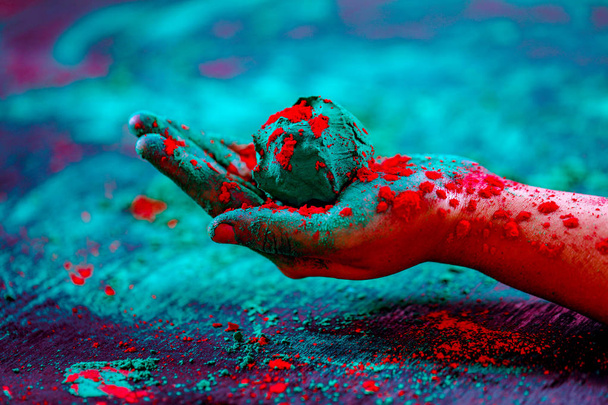 Color in hand , Indian Festival Holi - Valokuva, kuva
