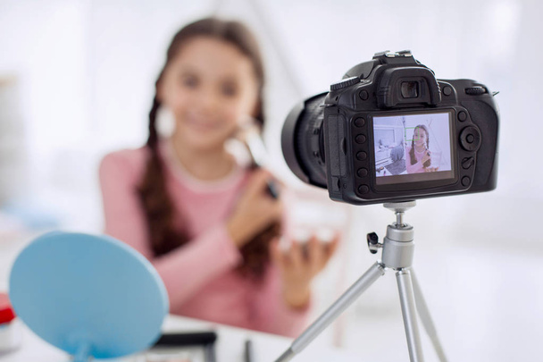 Profesional de la cámara de filmación niñas tutorial de maquillaje
 - Foto, imagen