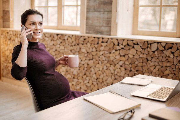 Pretty pregnant businesswoman having phone conference - Zdjęcie, obraz