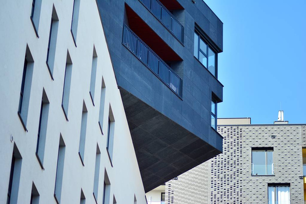 Architecture futuriste de l'immeuble d'appartements. Architecture résidentielle moderne
 - Photo, image