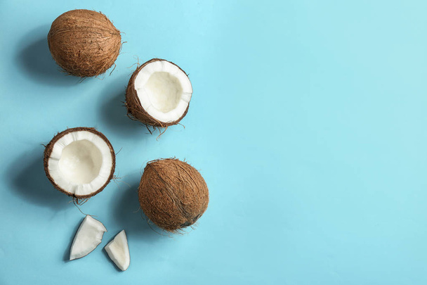 Flat lay composition with coconuts on color background. Space for text - Foto, Bild