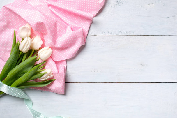 8 March International Women's Day design template. 8 march background with beautiful bunch of tulip flowers. Flat lay, above view. - Foto, Imagem