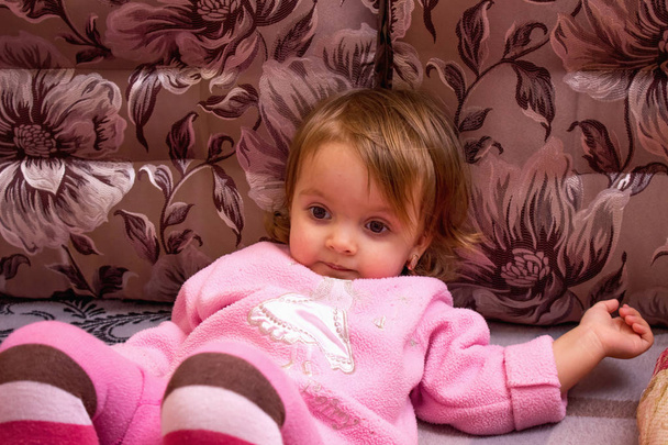 Beautiful little girl. Concept - rest at home - Foto, Bild