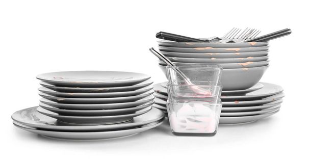 Set di piatti sporchi su sfondo bianco
 - Foto, immagini
