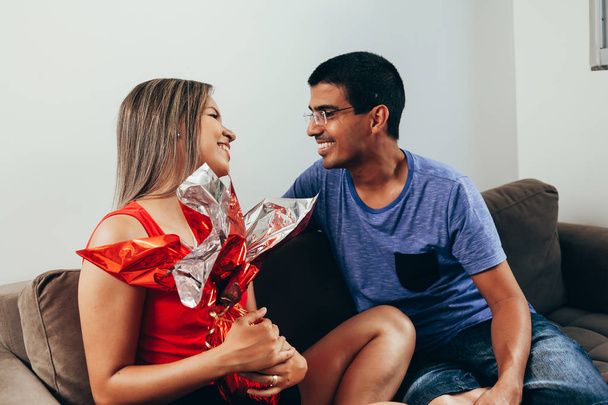 Boyfriend presents his girlfriend with a chocolate easter egg - Фото, зображення