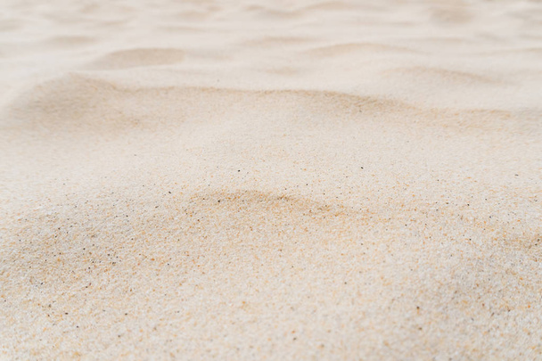Αντιγραφή χώρου της άμμου παραλία υφή αφηρημένο φόντο. Καλοκαιρινές διακοπές και ταξιδιωτική χαλάρωση έννοια. Vintage στυλ χρώματος φίλτρου τόνου. - Φωτογραφία, εικόνα