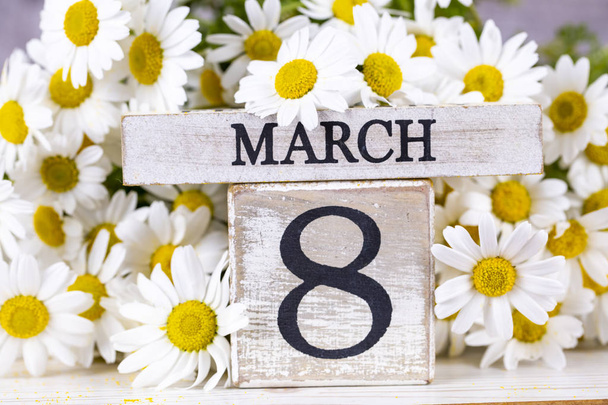 8 марта деревянный календарь, Всемирный женский день
 - Фото, изображение