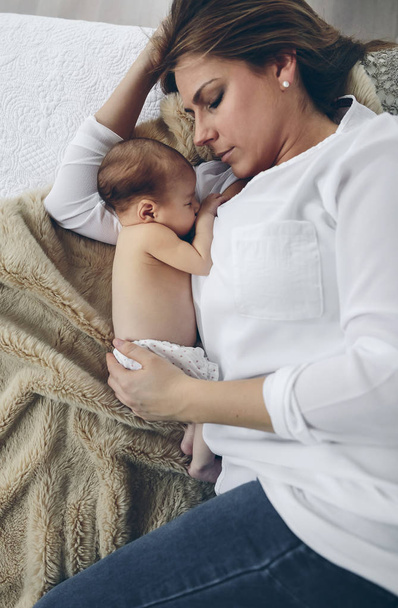 Mother hugging her newborn baby girl - Valokuva, kuva