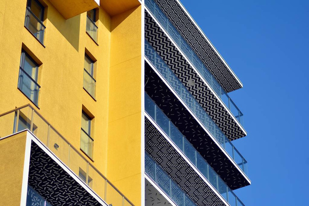 Arquitectura futurista del edificio de apartamentos. Arquitectura residencial moderna
 - Foto, Imagen