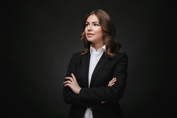 Confident young businesswoman wearing a suit standing - Foto, afbeelding