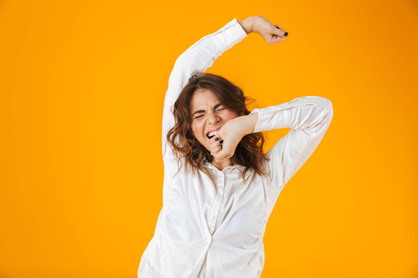 Portrait of a cheerful young woman wearing white shirt - Foto, Bild