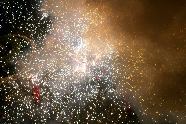 brillante Festival de los demonios de fuegos artificiales
 - Foto, imagen