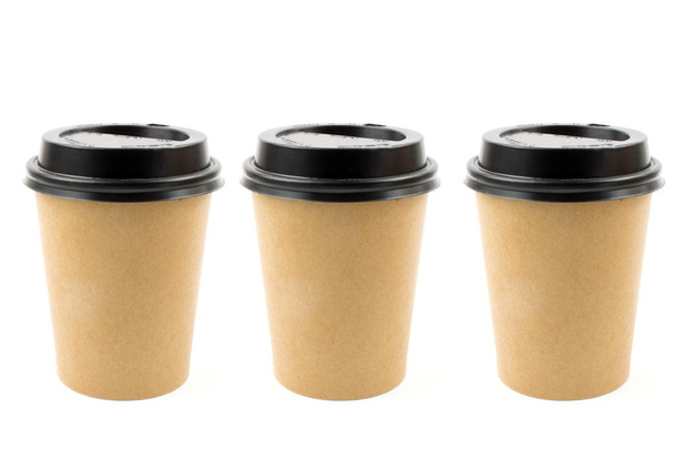 одноразові чашки для кави та гарячих напоїв ізольовані на білому тлі
 - Фото, зображення