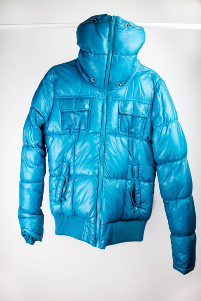 primer plano de chaqueta azul aislado en blanco
 - Foto, Imagen