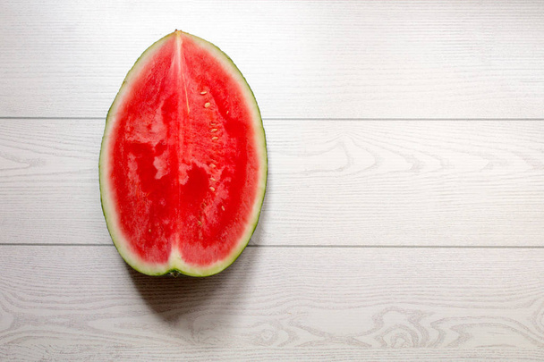 Piece of fresh ripe watermelon - Fotoğraf, Görsel