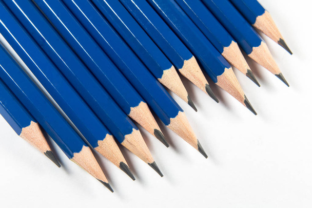 Beyaz arka plan üzerinde izole mavi kalem - Fotoğraf, Görsel