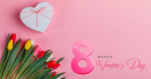 Anyák napja ünnep. Női nap poszter vagy zászló. Nemzetközi nőnap 8 március design. Tulipán virágok a háttérben. - Fotó, kép