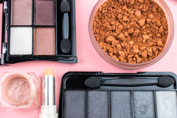 Kozmetikumok és smink összetétele a Pink háttér - Fotó, kép