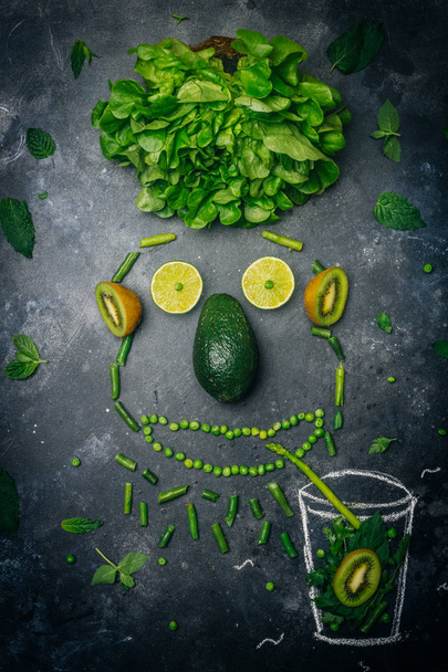 Green detox zdrowego smoothie z zielonych owoców, awokado, Sałatka, k - Zdjęcie, obraz