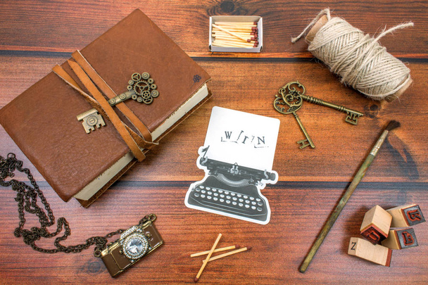 Accessoires vintage sur table en bois
 - Photo, image