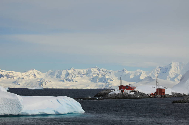Stacja badawcza na Antarktydzie - Zdjęcie, obraz