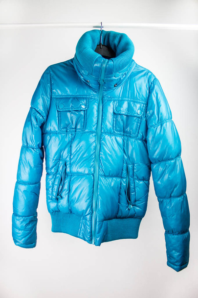 primer plano de chaqueta azul aislado en blanco
 - Foto, Imagen